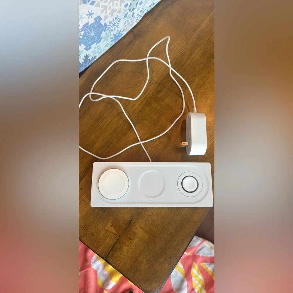 Belkin MagSafe 3-in-1 Wireless Charging Pad — White — Excellent Condition